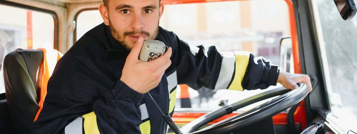 what does ptt mean on a portable or mobile radio